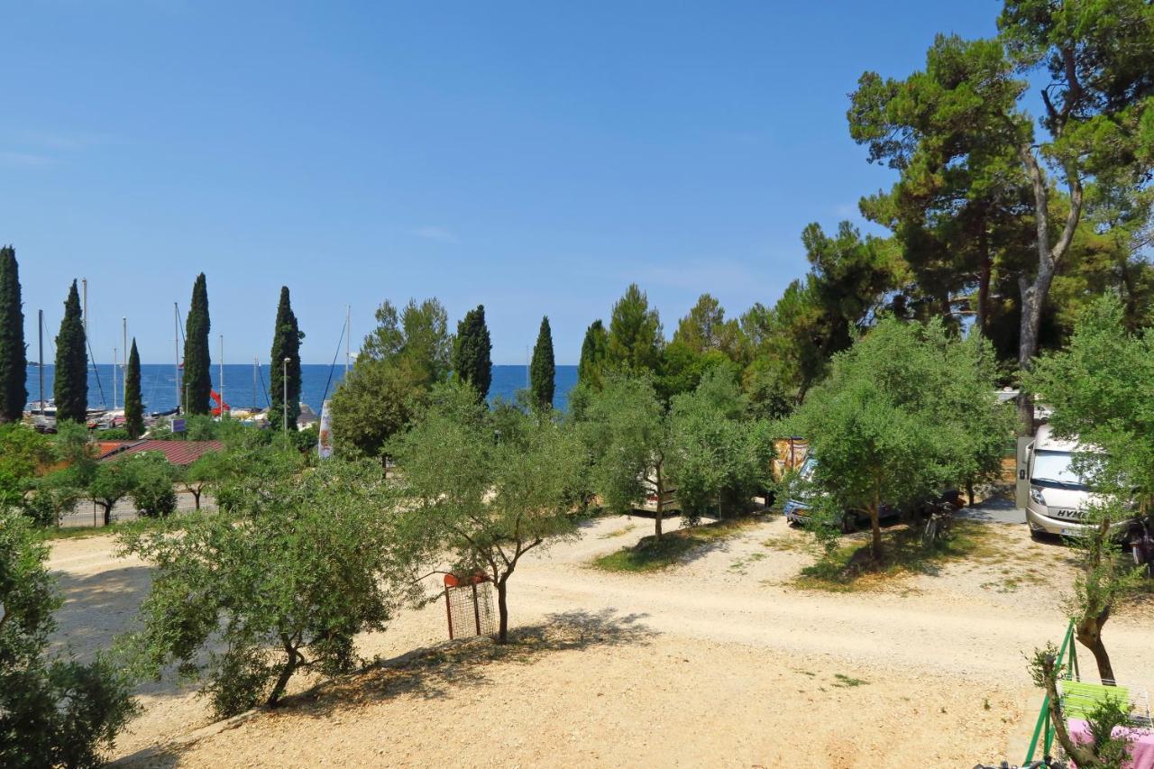 Porton Nature Hideouts โรวีน ภายนอก รูปภาพ