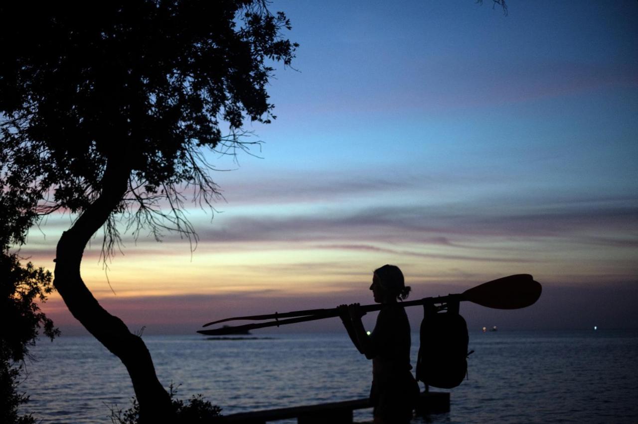 Porton Nature Hideouts โรวีน ภายนอก รูปภาพ